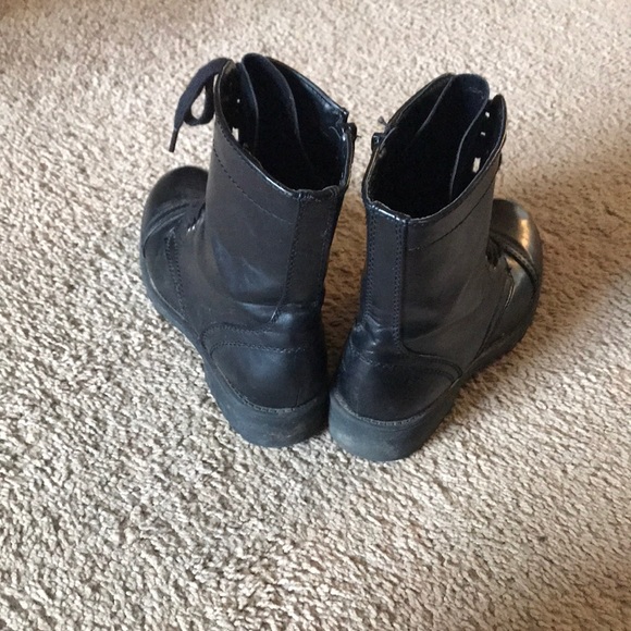 Boots - Picture 3 of 4